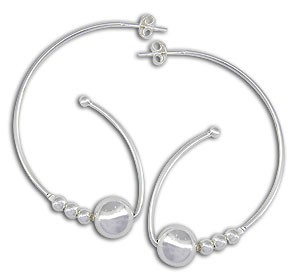 Cód.: BS2227 P Brinco de argola folheado a prata c/ bolinhas  Atacado: R$ 10,70  (unid.: par) Varejo: R$ 21,40  (unid.: par) Garantia: 1 ano após a data da compra Prazo de liberação: Até 48 horas (somente dias úteis)