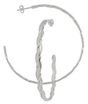 Cód.: BS2236 P Brinco de argola folheado a prata c/ fio torcido e laminado  Atacado: R$ 13,95  (unid.: par) Varejo: R$ 27,90  (unid.: par) Garantia: 1 ano após a data da compra Prazo de liberação: Até 48 horas (somente dias úteis)